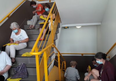 DRÔLE !  MISE SOUS ENVELOPPES DE NOTRE BULLETIN